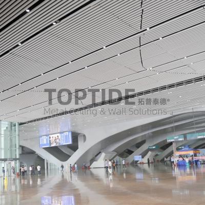China Material linear de aluminio de la decoración de la pared del techo del edificio del lustre del techo en venta