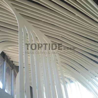 China El techo suspendido perforado del aluminio teja el techo acústico de la rejilla de la oficina en venta