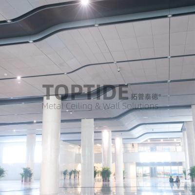 China 10 años de cuadrado falso de aluminio de la garantía interior ponen en la teja 800×800 del techo en venta