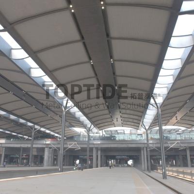 China El techo falso acústico perforado interior suspendido teja el ajuste para la rejilla de T en venta