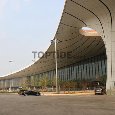 中国 外部の内壁のクラッディング パネルのアルミニウム合成の金属の天井の格子に塗るPE/PVDF 販売のため