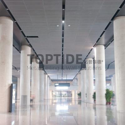 China El artículo decorativo interior perforó las tejas de aluminio del techo de China en venta