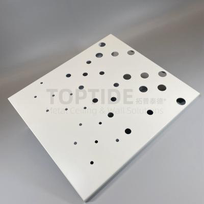 China Knall-akustischer künstlerischer Entwurfs-deckt Aluminiummetallquadrat-Decke 600X600 mit Ziegeln zu verkaufen