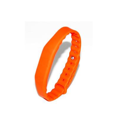 China FM11RF08 RFID Wristband Tag Adjustable RFID Silicon Wristband for sale