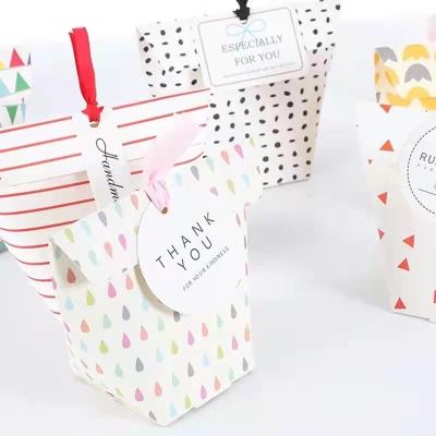 China Logotipo personalizado impreso fiesta favor colorido bolso de regalo de caramelo de papel para niños fiesta de cumpleaños en venta