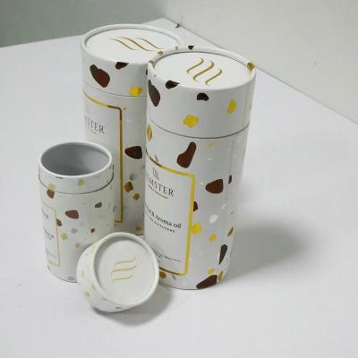中国 Cosmetic Paper Tube Packaging Cylindrical Shape with Customized Surface 販売のため