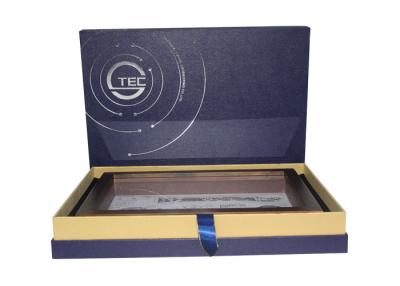 Chine Art Paper Luxury Packaging Box avec l'estampillage chaud de revêtement UV d'aluminium à vendre