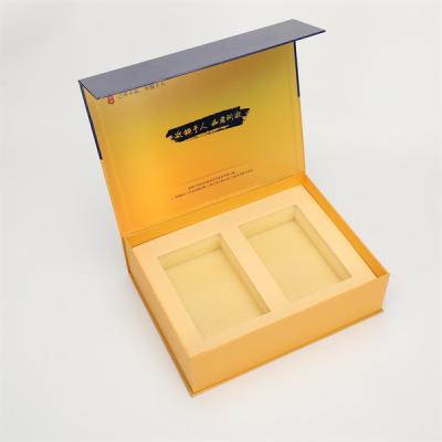 China caixa de empacotamento luxuosa de carimbo quente, caixas de presente magnéticas dobráveis do OEM à venda