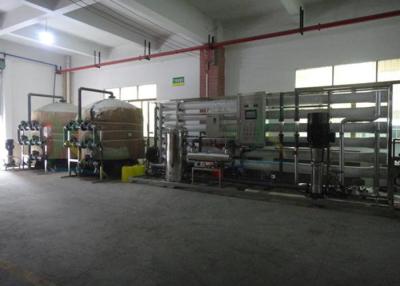 Chine Circuit de refroidissement commercial de RO de 4 étapes, installation de filtration de l'eau de RO avec des cartouches à vendre