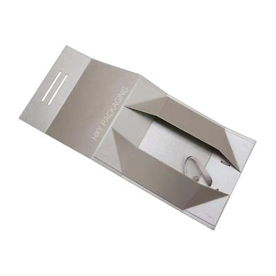 China Caja de regalo de lujo de cartón con cierre magnético plegable con tapa con bisagra en venta