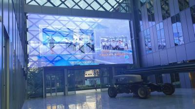中国 P3.9-7.8 サイズを調整できるLED透明画面,リフレッシュレート高,広視角 販売のため