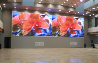 China 860cd/M2 curvou a exposição video 196V do Signage do diodo emissor de luz Digital da parede a 264V à venda