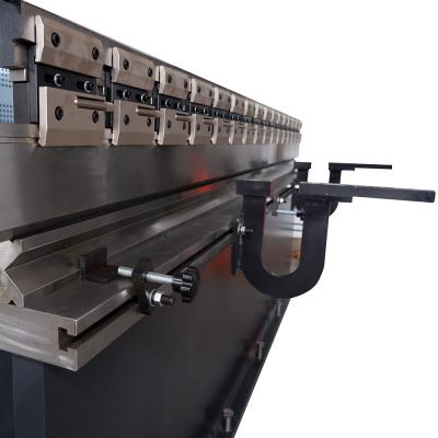 China 110 máquina del freno de Ton Cnc Sheet Metal Press de la tonelada 135 de la tonelada 120 en venta