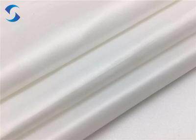 Chine 47gsm 360T 20D Cire a enduit le taffetas de polyester pour Downjacket à vendre