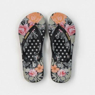 China Wear Resistant OEM Summer Beach Flip Flop With Black Thin Strap for sale