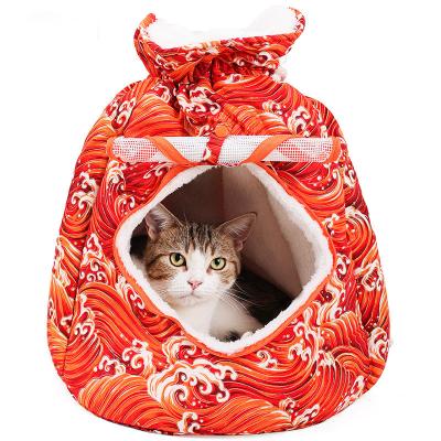 China Warm Cat Litter Cat Sleeping Bed With Shoulder Strap 580g for sale