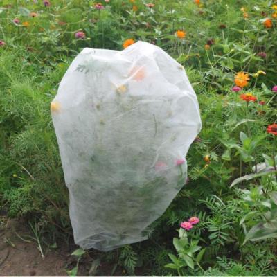 China 0.7x0.8m Frost Plant Protection Bag Anti Static Nontoxic Eco Friendly for sale