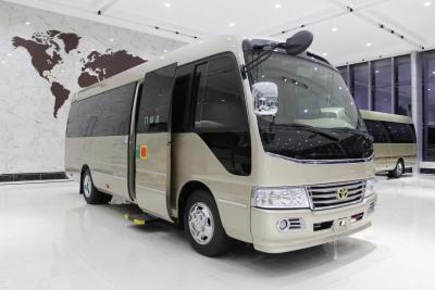 China Toyota Coaster autobús turístico de 8 plazas de negocios de recepción de autobús de gasolina con tracción trasera 4×2 transmisión manual en venta