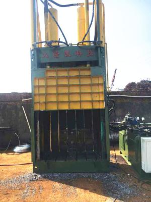 Chine Machine hydraulique adaptée aux besoins du client de presse à emballer de couleur pour les déchets de compresse à vendre