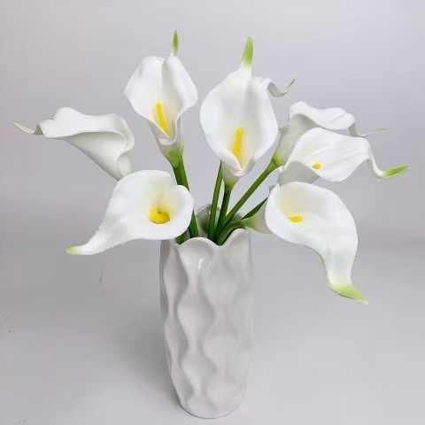 Delicate Soft Decorative Wedding New Year Decorations Home Table Items Silk Artificial Flowers Calla Lily