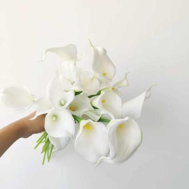 Delicate Soft Decorative Wedding New Year Decorations Home Table Items Silk Artificial Flowers Calla Lily