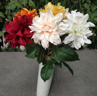 China Flor artificial de Dalia de 3 cabezas de estilo europeo para fiesta en casa, decoración de boda, flor de seda en venta