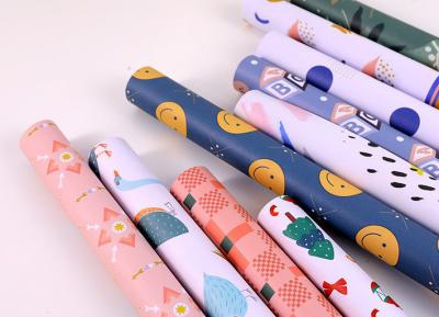 Chine Cartoon style papier d'emballage rouleau cadeau papier d'emballage cadeaux de papier artisanal pour le mariage anniversaire vacances baby shower papier pour enfants à vendre