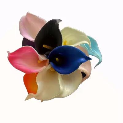 China Delicado Decorativo Suave Casamento Decorações de Ano Novo Itens de mesa para casa Seda Flores artificiais Calla Lily à venda