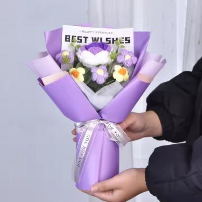 China Bouquet de flores artificiais de crochê feito à mão Dia dos Namorados Dia de Ação de Graças Graduação Dia da Mãe Páscoa Natal Ano Novo à venda