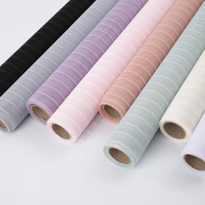 Chine Rayure Deco Mesh Roll 70-80gsm de Wrapping Packing Polyester de fleuriste à vendre