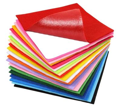 China 200gsm Self Adhesive Felt Fabric Sheet 100% Polyester Roll With Glue for sale