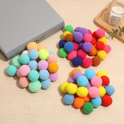 China 10mm 15mm Gekleurde Pluizige Pom Pom Balls DIY Met de hand gemaakte Naaiende Ambacht Te koop