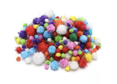 Cina 10mm 15mm ha colorato il mestiere di cucito fatto a mano lanuginoso di Pom Pom Balls DIY in vendita