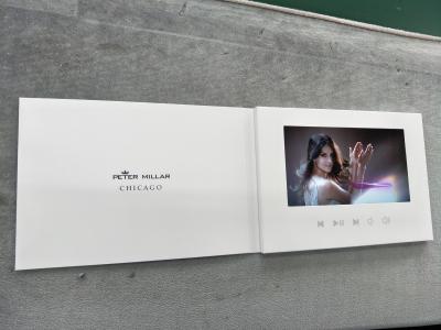 China Tipo de tarjeta de papel folleto video recargable de impresión de encargo de la tarjeta video del folleto de la pantalla LCD 7inch para la publicidad personal en venta