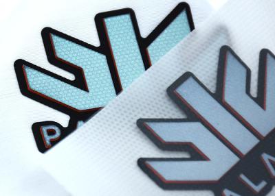 China La ropa de goma luminosa remienda la etiqueta de la transferencia de calor del silicón 3D para Ski Suit en venta