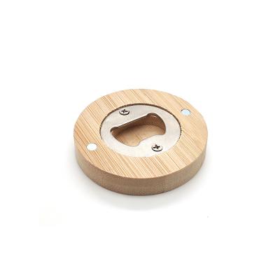China Magnetic Bamboo Metal Bottle Opener - Round Wooden Fridge Magnet à venda