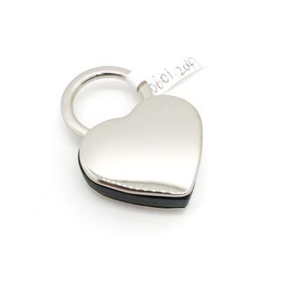 China Black heart Metal Key Holder Metal Keychain Holder Minimum Order Quantity 500 for sale