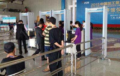 China Varredores do corpo do aeroporto da arcada, passagem através da porta 50/60Hz do detector de metais à venda