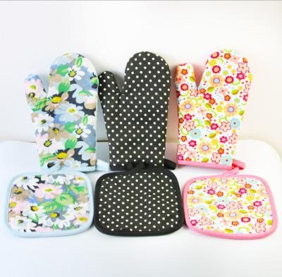 China OEM Printed Oven Gloves , Cute Oven Mitts Various Colors Slip Resistant for sale