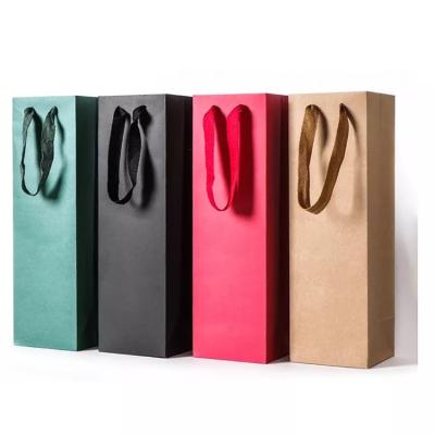 China Sacos de transporte de papel impresso reciclável com alça de torção de papel à venda