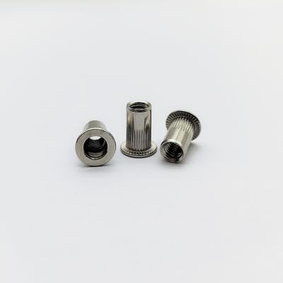China Tuercas remachables moleteadas de acero inoxidable 316 M6-M12 para resistencia a la vibración en venta