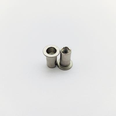 China Tuercas remachables moleteadas de acero inoxidable 316 M6-M12 para resistencia a la vibración en venta
