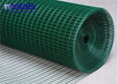 中国 PVCコーティング 溶接網パネル 鉄線フェンス 緑 1/2 インチ 4 フィート 販売のため