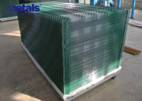 Quality Powder Coated 3D Wire Fence Panel Factory Supply Welded Wire Mesh Fence for sale