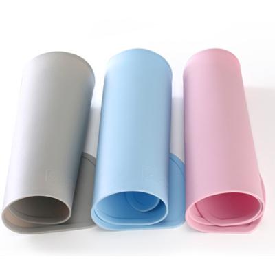 Chine Tapis d'endroit épais de silicone d'anti de débordement de silicone de nourriture d'endroit bébé réutilisable lavable de tapis à vendre