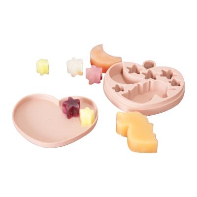 China Multi Shaped Silicone Ice Cream Moulds DIY BPA Free Unicorn Cake Mould With Lid for sale