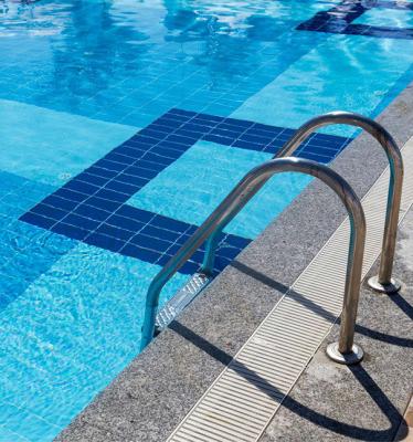 China SF215 Schwimmbeckenleiter aus Edelstahl zu verkaufen