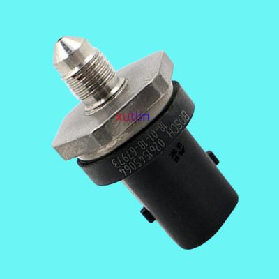 China Auto Engine Sensor Fuel Injection Pressure Sensor For LAND ROVER LR2 OEM LR024969 0261545064 for sale