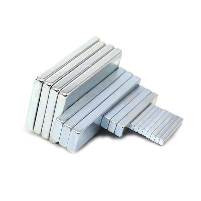 China Magnetos de bloques fuertes resistentes a la corrosión con recubrimiento de zinc de alto grado N35-N52 en venta