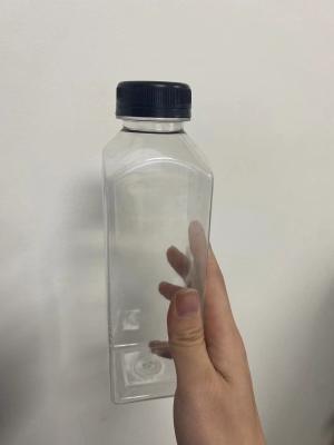 中国 250ml Transparent PET Juice Bottles Square Plastic Drinking Bottle Customizable 販売のため